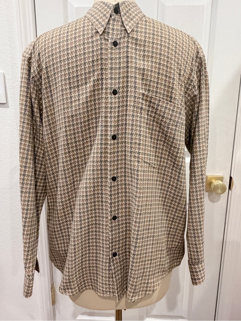 Jhane Barnes Men's Button-Down Shirt in Beige and Brown Houndstooth - 100% Cotto